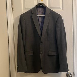 Mens suit grey penguin brand 42r, 38x32